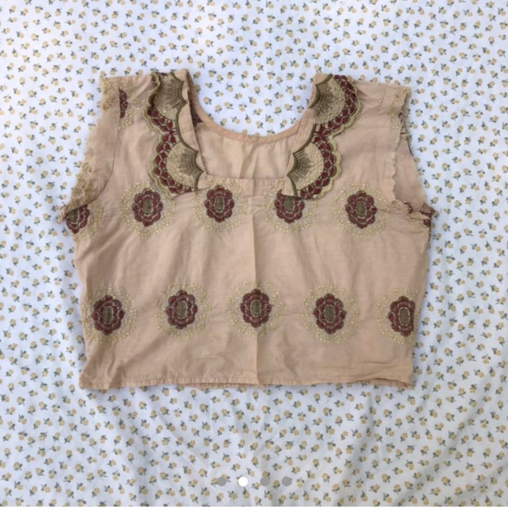 ✨SOLD✨ Embroidered Crop Top